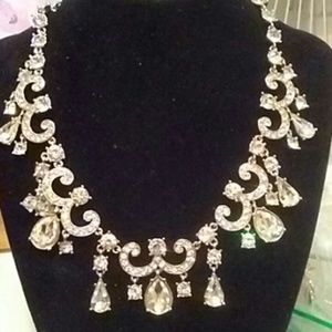 STUNNING EVENING STATEMENT NECKLACE